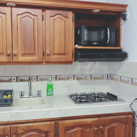 Habitacion Privada En Jardin Cerca Al Parque Hotel Luaran gambar